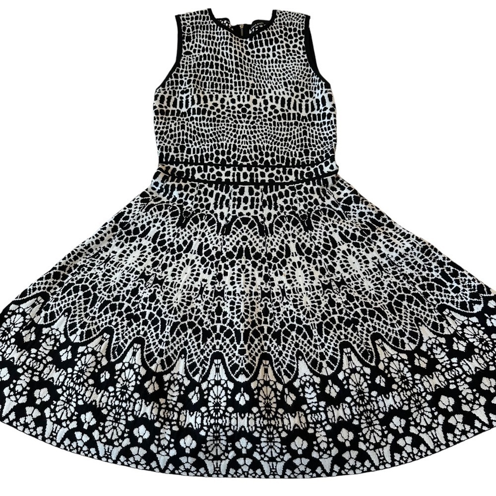 Karen Millen Fit & Flare Knit Sweater Dress Black & White Sz 4 - Picture 6 of 14